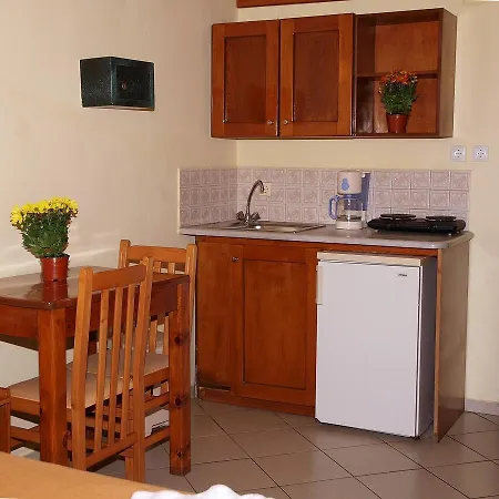 Kato Mare Aparthotel Stalós